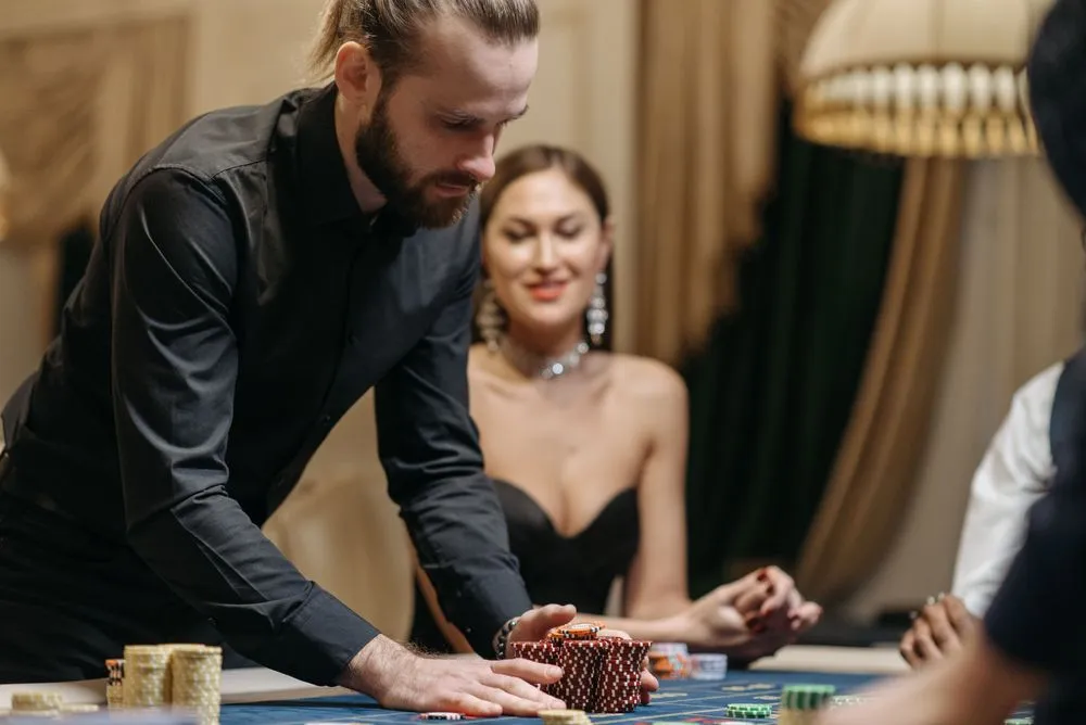 Elegante Gäste im Kasino